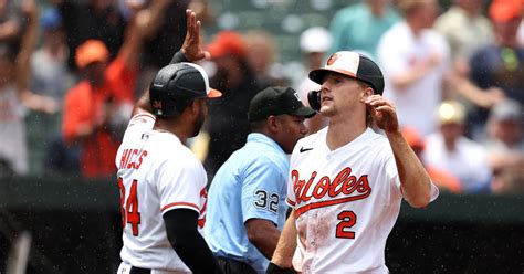 Orioles rally past Dodgers, 8-5, to avoid sweep and pull into tie for American League East lead